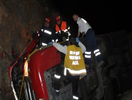 Sıkışan sürücüyü itfaiye kurtardı