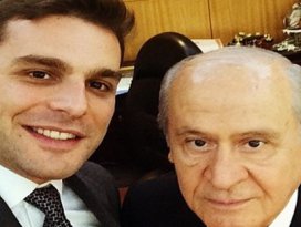 Bahçeli Mehmet Aslanla selfie çektirdi