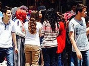 5 kişi kendini camdan aşağı attı!