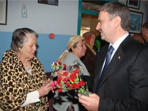 Huzurevi sakinleri unutulmadı