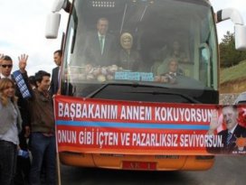 Erdoğan o pankartı görünce otobüsü durdurdu