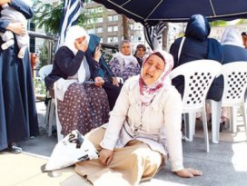 Çikolata almaya gitti oğlum