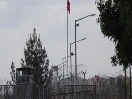 Bayrak indirme olayında büyük skandal