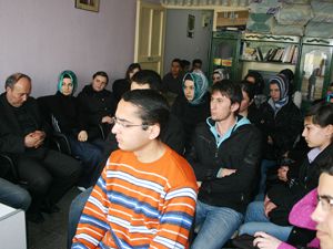 Altınekinliler Derneği gençlere sahip çıkıyor