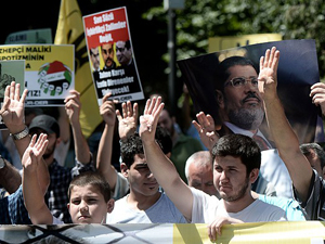 Mısırdaki darbeyi protesto ettiler