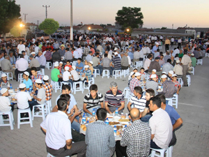 Karatay mahalle iftarları sürüyor