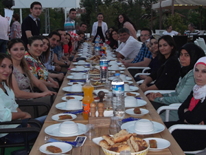 Sağlık çalışanları iftarda buluştu