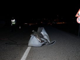 Otomobil traktöre çarptı: 1 ölü, 5 yaralı