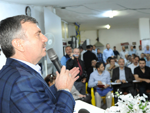 Akyürek 100 bin kişiyle iftar yaptı