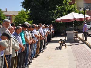 Düğünde maganda kurşunuyla öldü