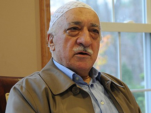 Gülen yine bedduasını etti!