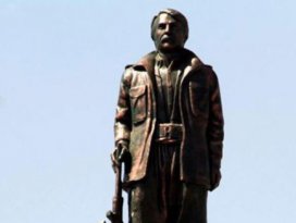 PKKlının heykeli yıkıldı