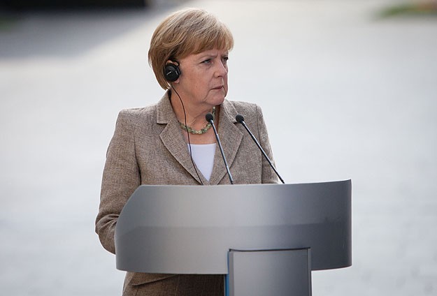 Merkel dinleme iddialarını yalanlamadı