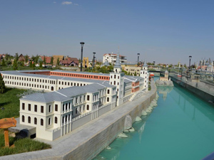 80 Binde Devr-i Alem Parkı’na 250 bin ziyaretçi