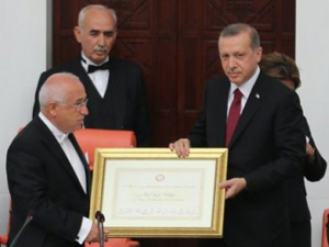 Çiçek, Erdoğanın mazbatasını duayla verdi