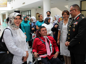 Engelli Emrah’tan “Gönle düşen inci tanesi” sergisi