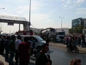 Avcılarda üst geçit çöktü: 1 ölü 4 yaralı