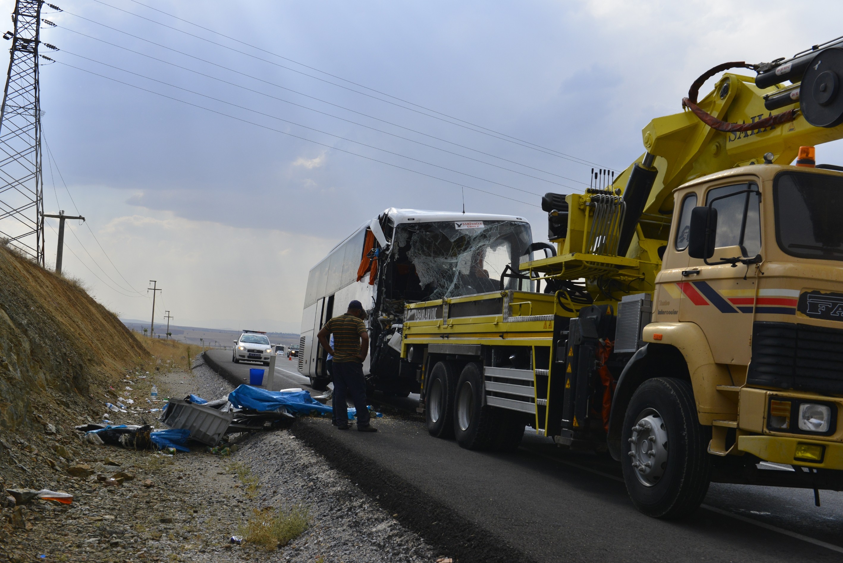 Konyada otobüsle TIR çarpıştı! 1 ölü 15 yaralı