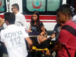 Tramvayla yolcu minibüsü çarpıştı: 3 yaralı