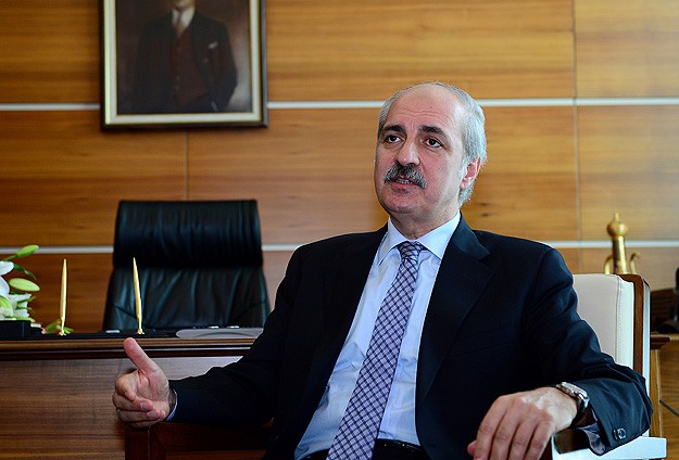 Gülen büyü bozulur zannediyor olabilir