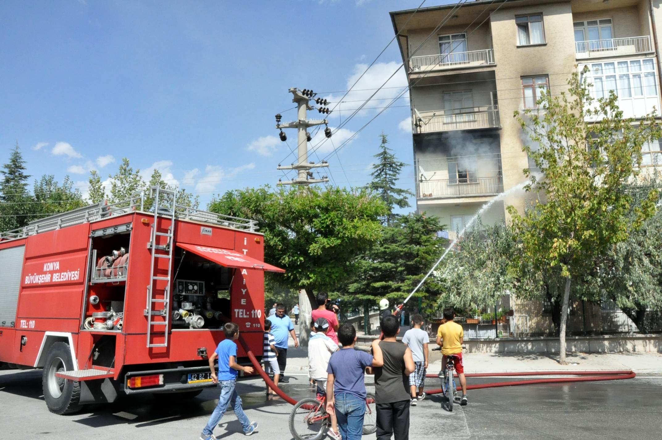 Misafirlikteyken evleri yandı