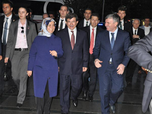 Davutoğlu, Mevlana Müzesini ziyaret etti