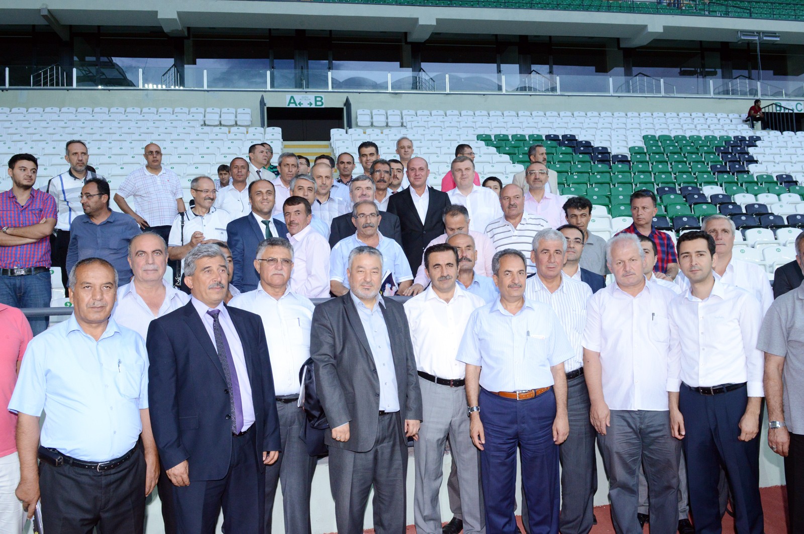 Büyükşehir meclis üyeleri yeni stadyumu gezdi