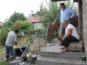 Evden bir kamyon çöp çıktı!