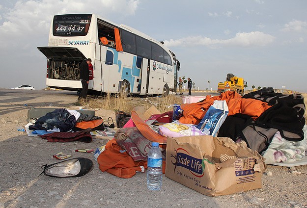 Yolcu otobüsü devrildi: 36 yaralı