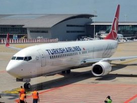 THY uçağına araç çarptı