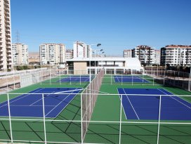 Selçukluda tenis kortu tamamlanıyor