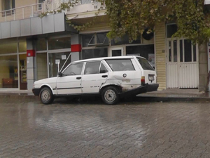 Kontrolden çıktı, araçlara çarptı