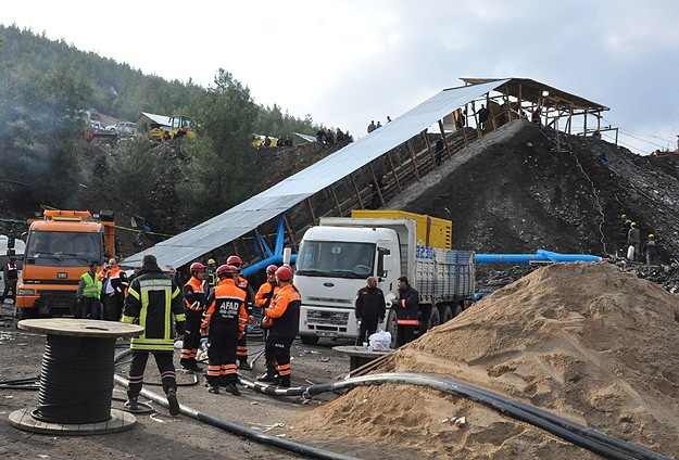 Madendeki suyun tahliye işlemi sürüyor
