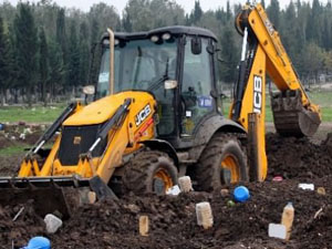 Vicdanına yenik düşünce mezarı kazdırdı