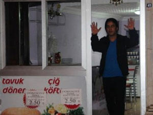 Gündüz çiğ köfteci, gece disko
