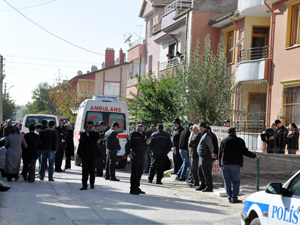 Karısının boğazını kesip intihar etti