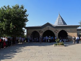 Türbelere giriş ücretsiz olacak
