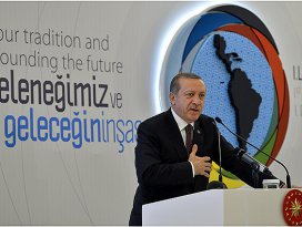 Müslümanlara ihanet eden hizmet edebilir mi?