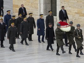 İhtiyaç duyan herkesin elinden tutuyoruz