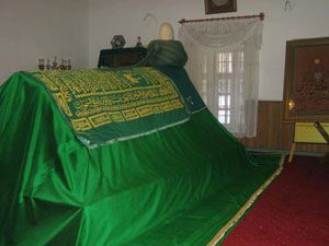 Romanları okuyan Şemse koşuyor