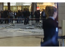 AVMde asma tavan çöktü: 3 yaralı