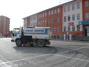 Karatayda okullar temizleniyor