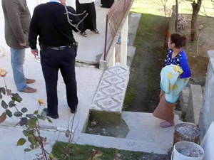 Şiddet mağduru kadın bebeğiyle polise sığındı