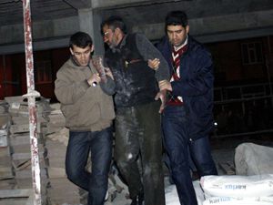 Borcum var dedi polisleri başına topladı