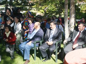 Valinin evi doldu taştı