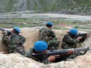 Binlerce asker Irak sınırında