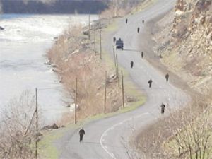 Teröristlerden karakola kanlı saldırı