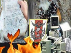 Askerler 5 kamyon belgeyi imha etti