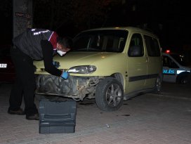 Hafif ticari aracın tamponu çalındı