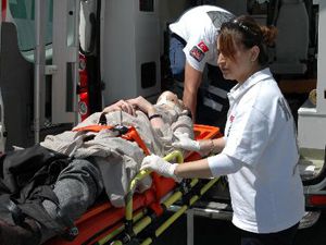 Emniyet kemeri takmayan sürücü camdan fırladı